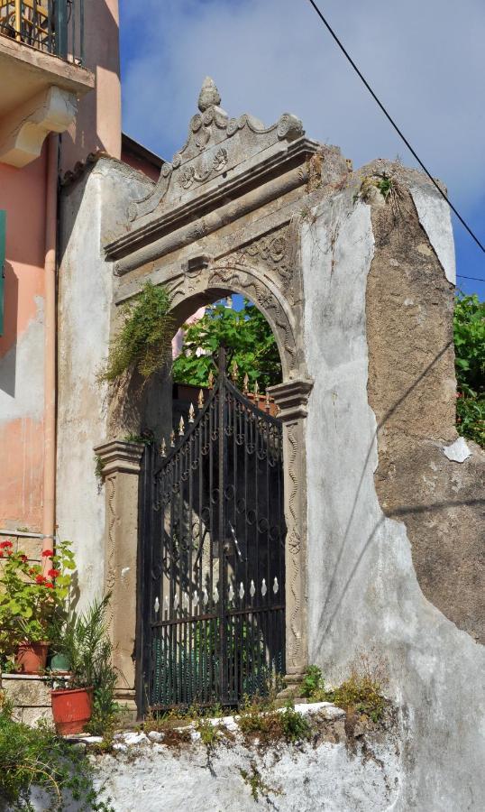 SinarádesThe Old Mansion公寓 外观 照片